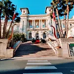 Menotti Holiday House