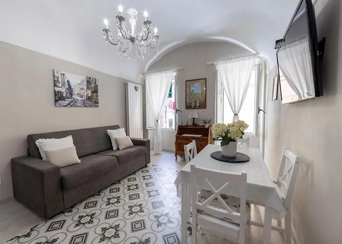Menotti Holiday House