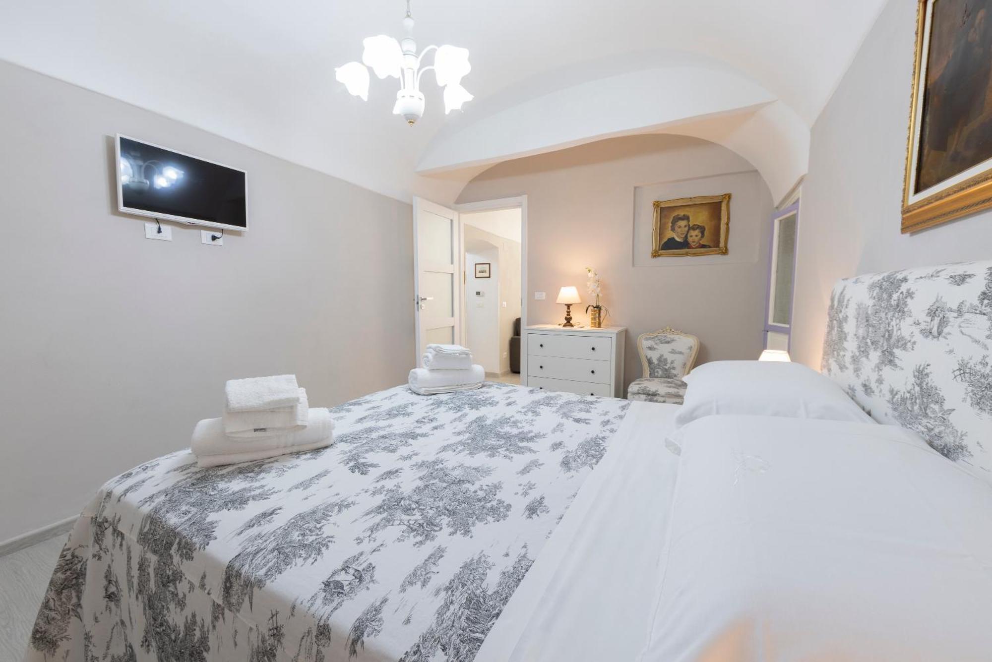 Menotti House *